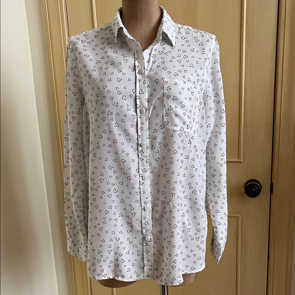 BEACHLUNCHLOUNGE Career Preppy Coquette Novelty Heart Print Black/White Blouse L
